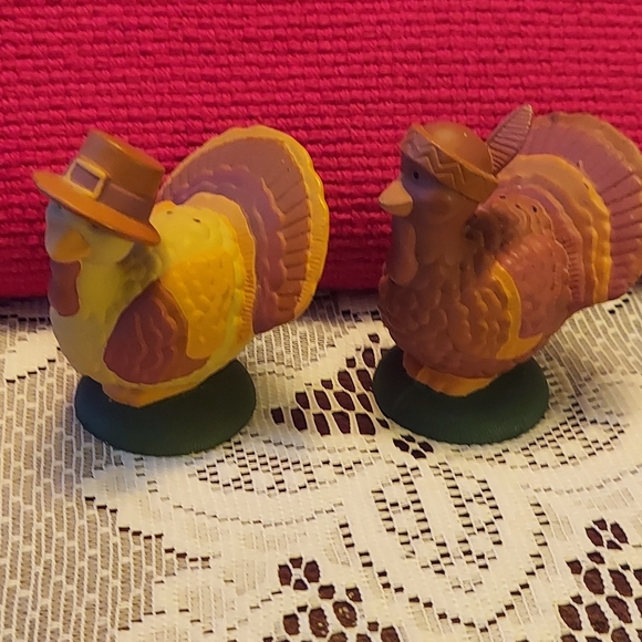 Vintage Avon Thanksgiving Salt & Pepper Shakers - Picture 2 of 7